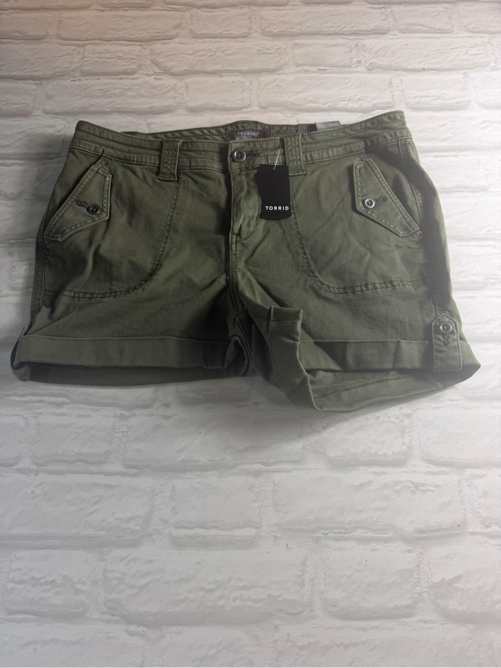 Torrid Olive Utility Roll-Cuff Women’s Size 14 Shorts New